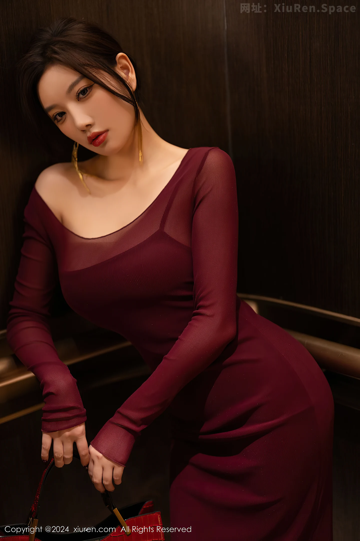 图片[6]-[XiuRen秀人网] VOL.9348 女神杨晨晨Yome性感红色连衣裙配超薄肉丝秀丰腴身材诱惑写真82P-秀人网官方网站